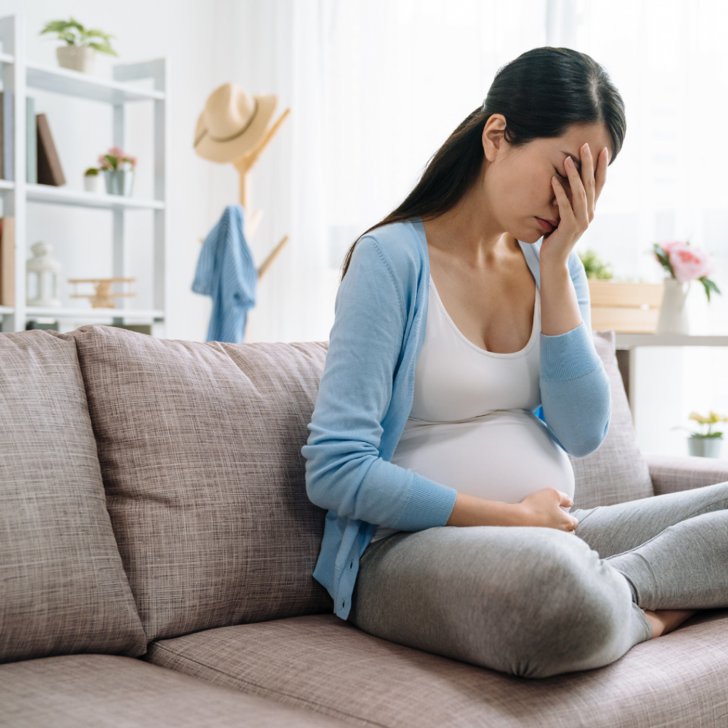 Schwangere mit Ängsten und Sorgen vor der Geburt